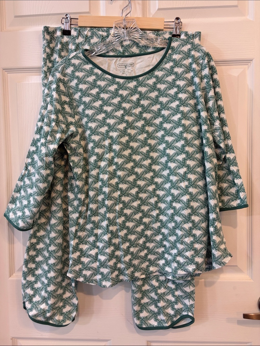 Duffield Lane Green Pine Branch Print Capris Pajama Set